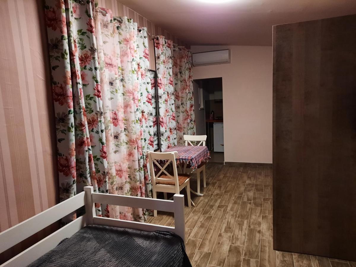 Green Villa Rodna สโกเปีย ภายนอก รูปภาพ