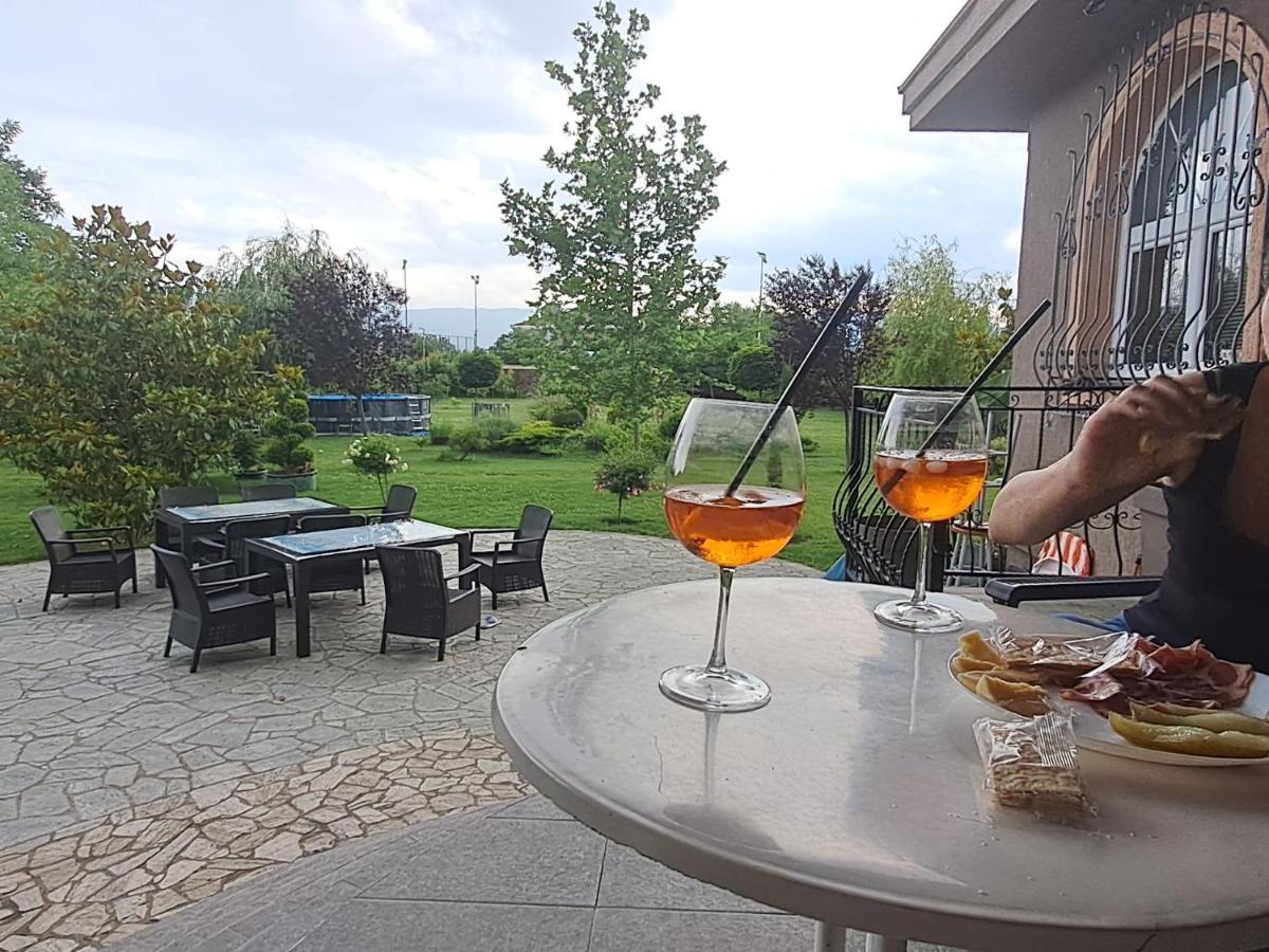 Green Villa Rodna สโกเปีย ภายนอก รูปภาพ