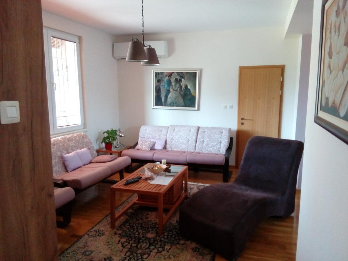 Green Villa Rodna สโกเปีย ภายนอก รูปภาพ